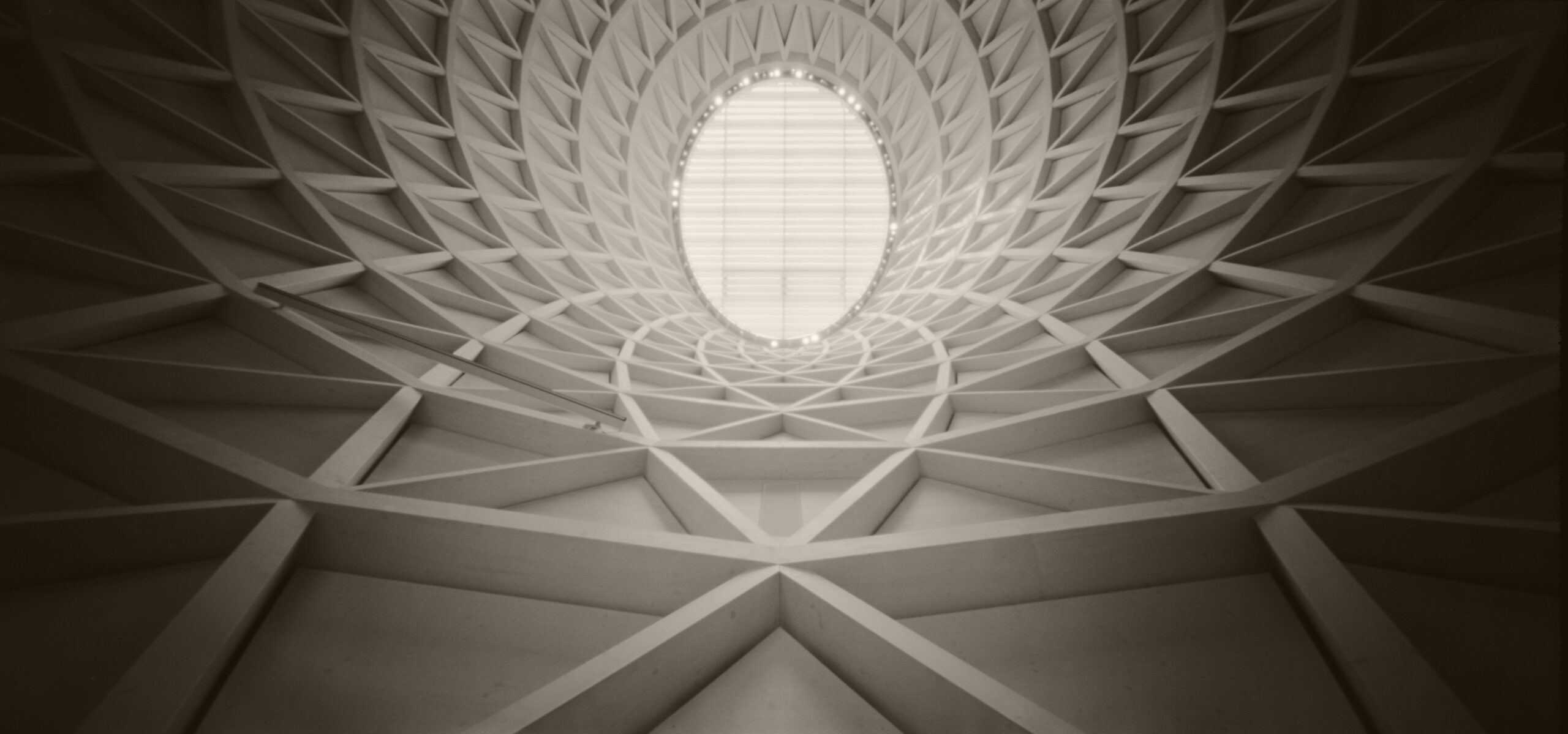 Andreas Perlick: Chiaroscuro Fleeting Moments of Happiness